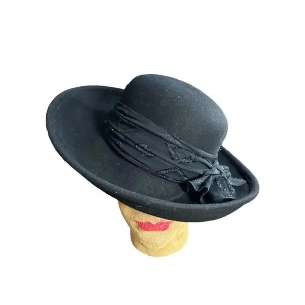 Woman’s black hat size medium Vintage Street Smart by Betmar Pure Wool Hat Black